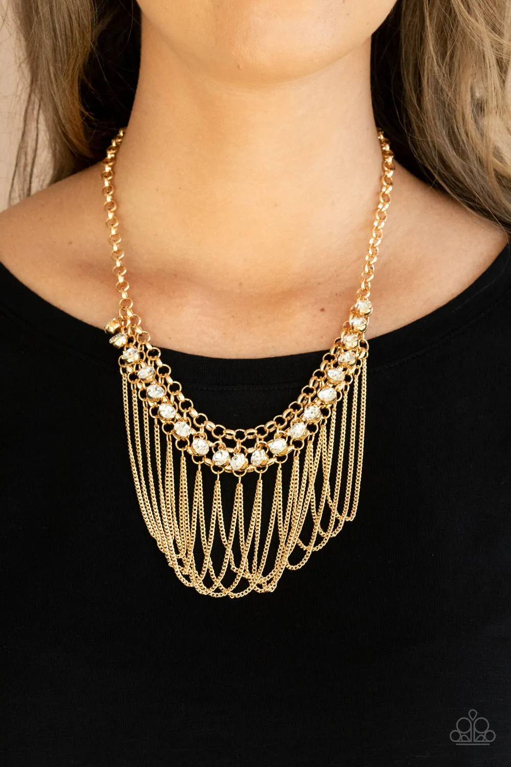 Gold Necklace to Flaunt Your Fringe