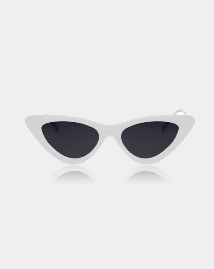 Chic Cat Eye Sunglasses Set in White